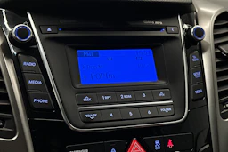 Valkoinen Hyundai i30 Wagon 2014 kuva 16.