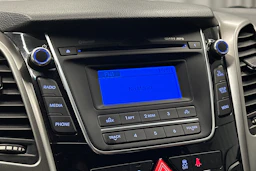 Valkoinen Hyundai i30 Wagon 2014 kuva 17.