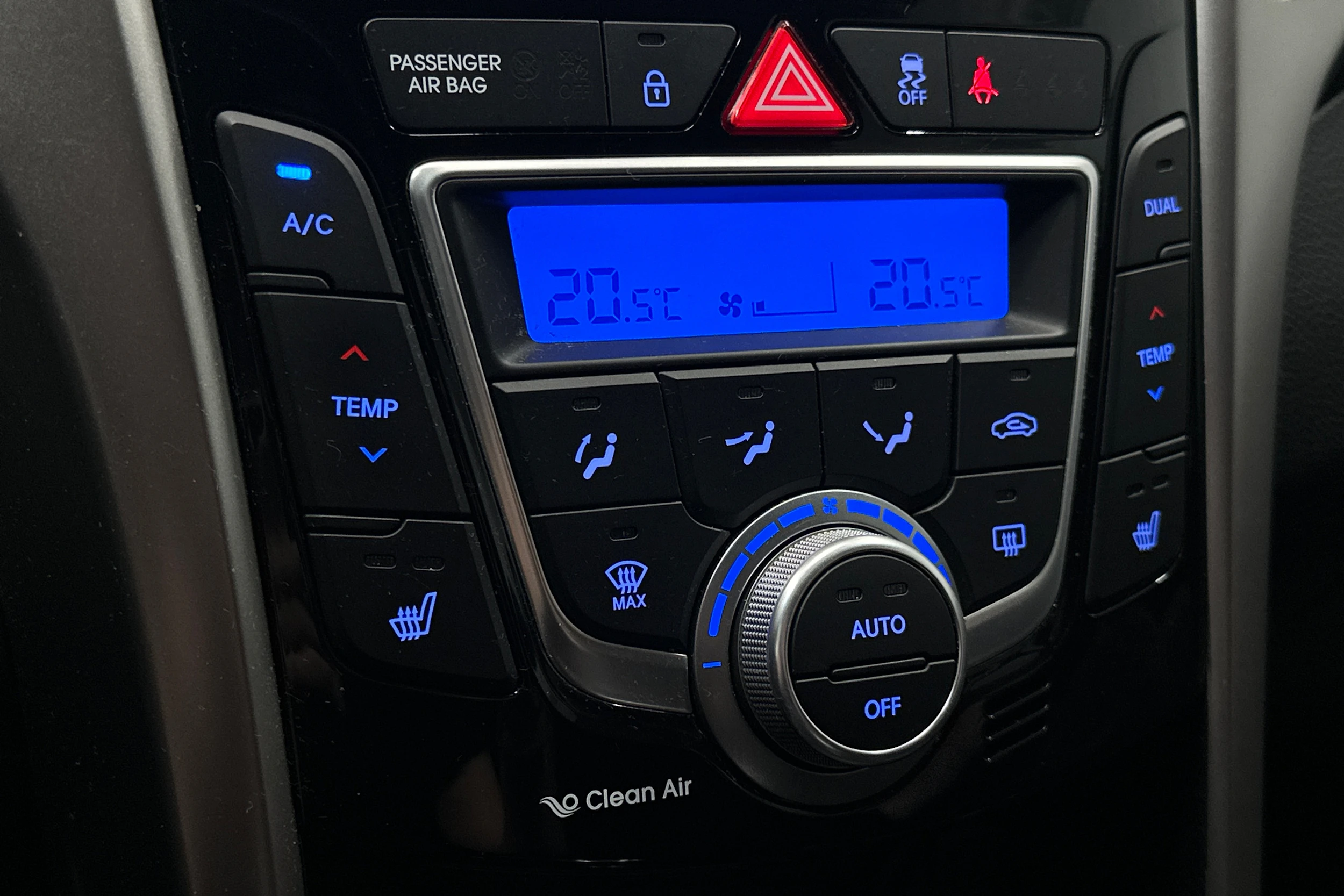 Valkoinen Hyundai i30 Wagon 2014 kuva 21.