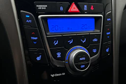 Valkoinen Hyundai i30 Wagon 2014 kuva 21.