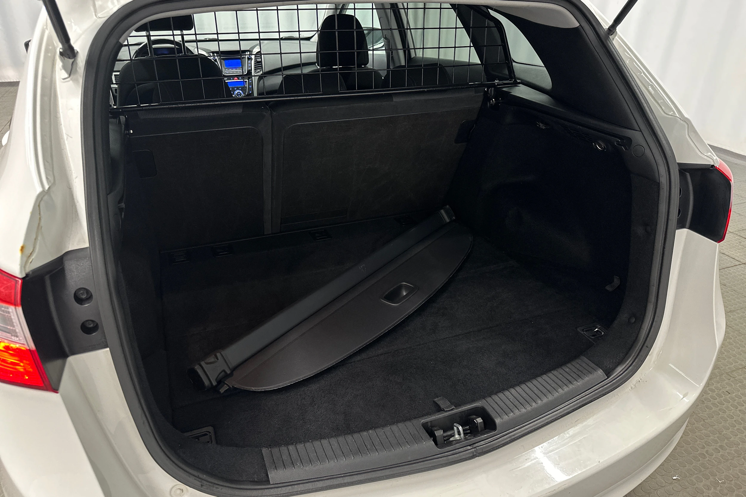 Valkoinen Hyundai i30 Wagon 2014 kuva 24.