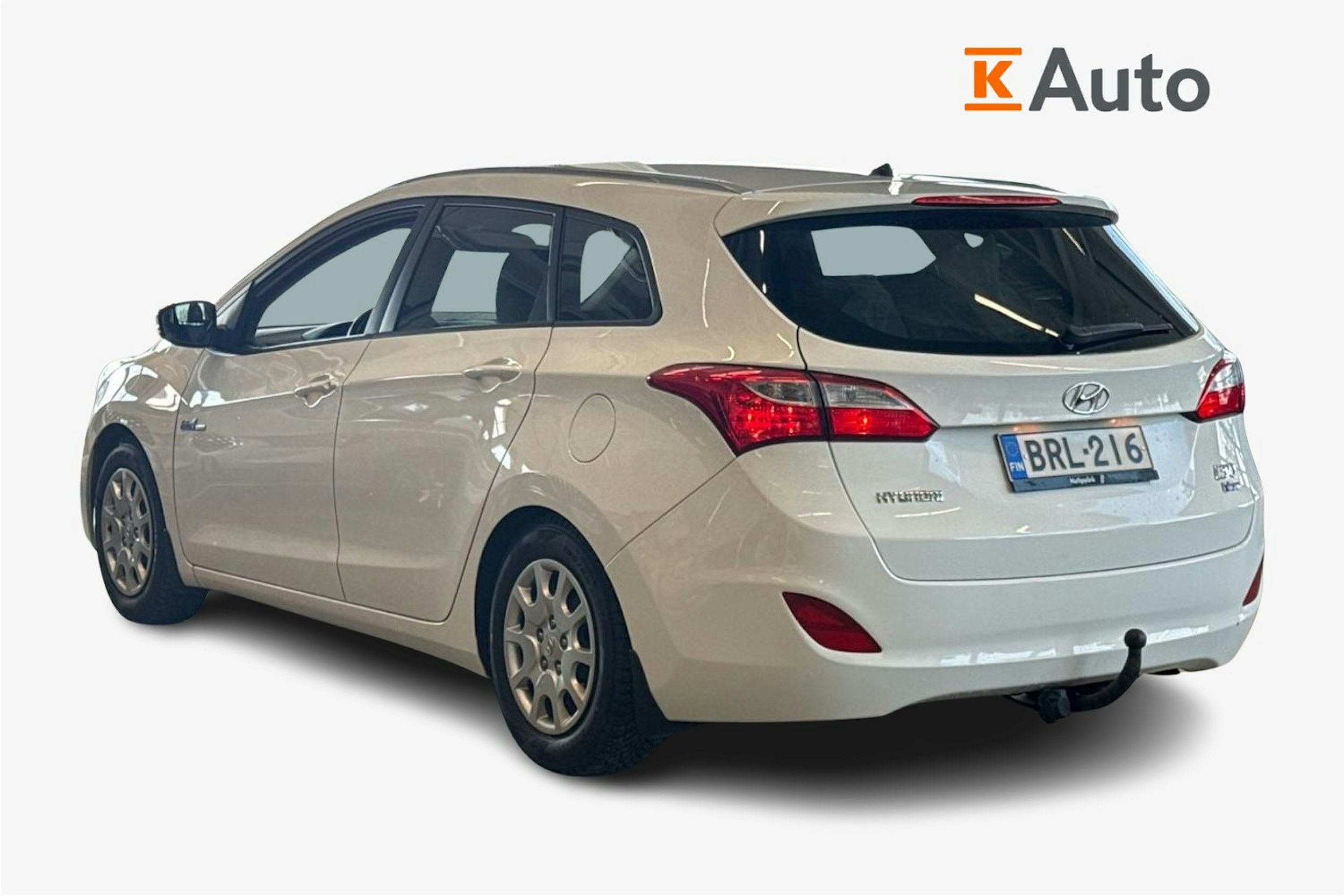 Valkoinen Hyundai i30 Wagon 2015 kuva 2.