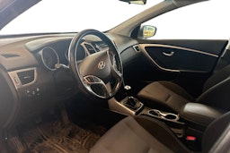 Valkoinen Hyundai i30 Wagon 2015 kuva 3.