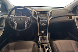 Valkoinen Hyundai i30 Wagon 2015 kuva 7.