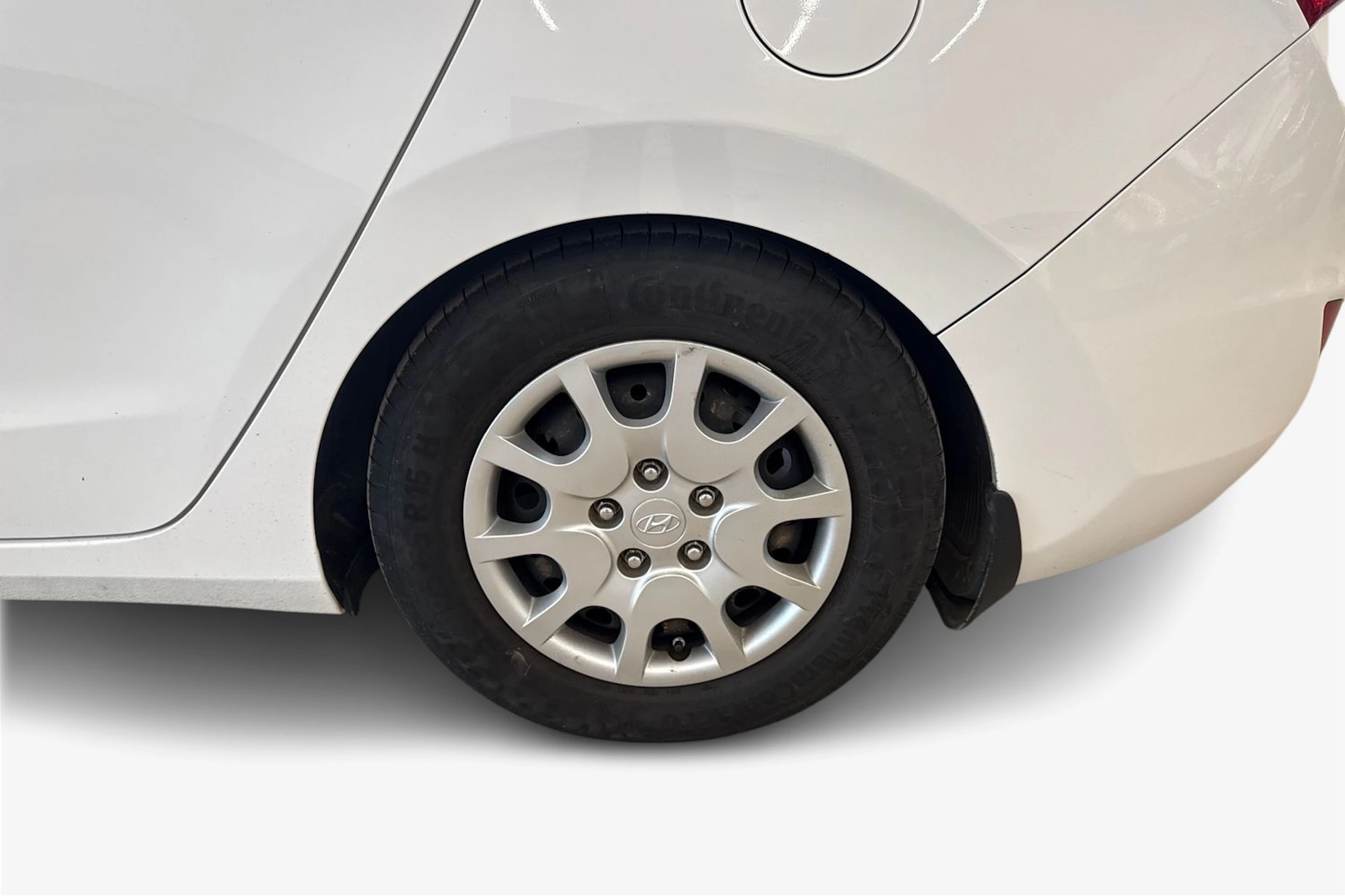 Valkoinen Hyundai i30 Wagon 2015 kuva 9.