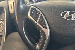 Valkoinen Hyundai i30 Wagon 2015 kuva 15.