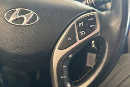 Valkoinen Hyundai i30 Wagon 2015 kuva 16.