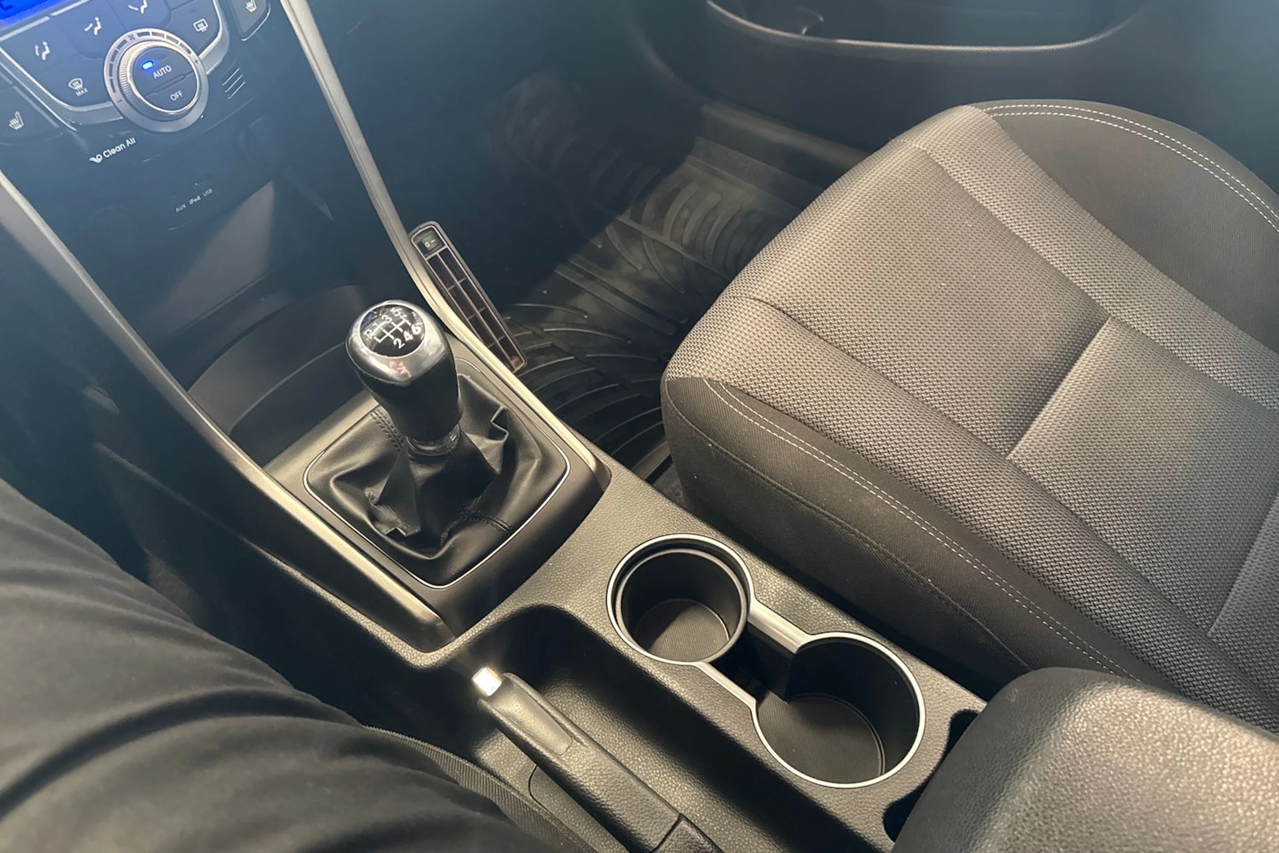 Valkoinen Hyundai i30 Wagon 2015 kuva 21.