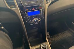 Valkoinen Hyundai i30 Wagon 2015 kuva 22.