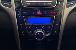 Valkoinen Hyundai i30 Wagon 2015 kuva 25.