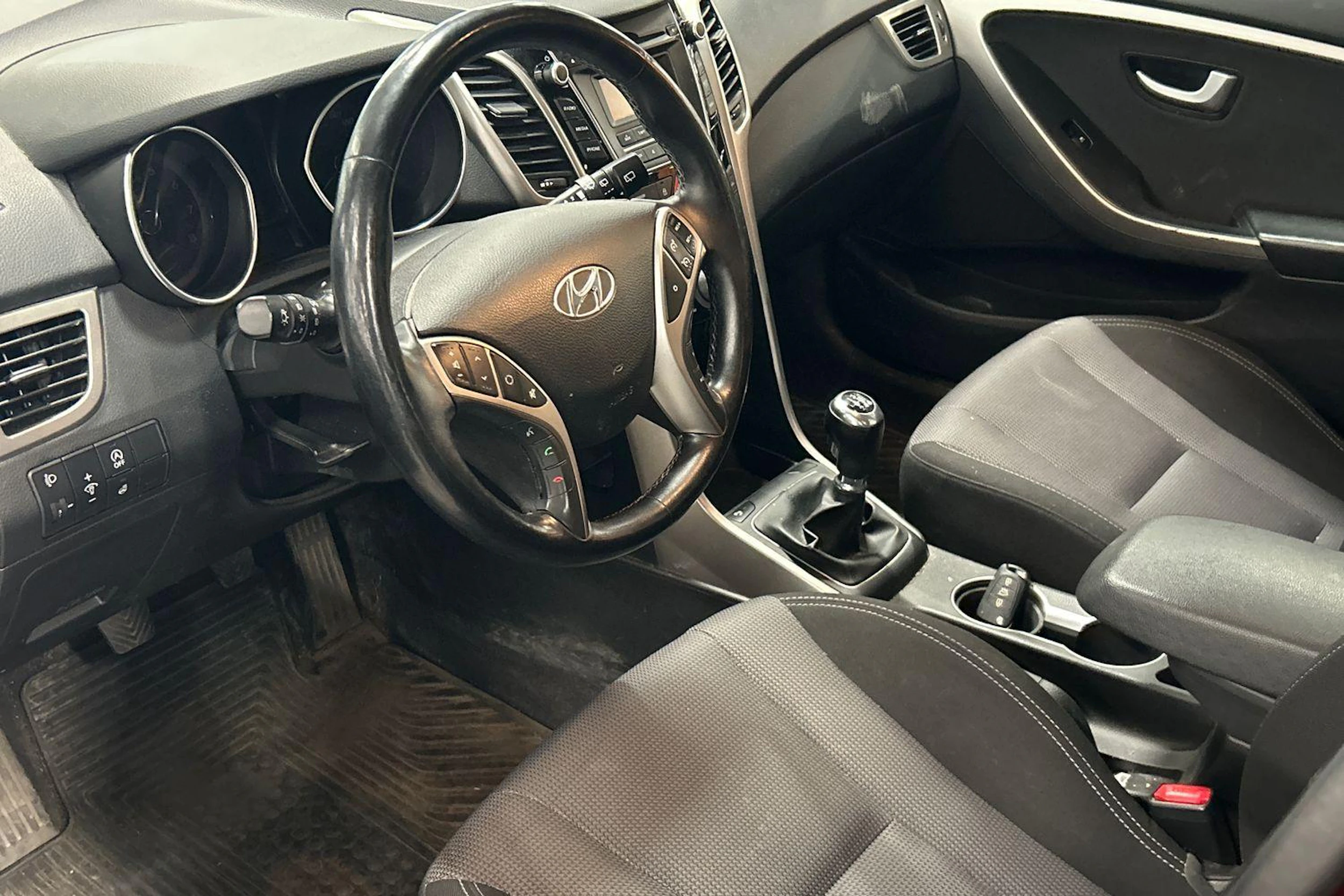 punainen Hyundai i30 Wagon 2016 kuva 3.