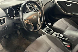 punainen Hyundai i30 Wagon 2016 kuva 3.