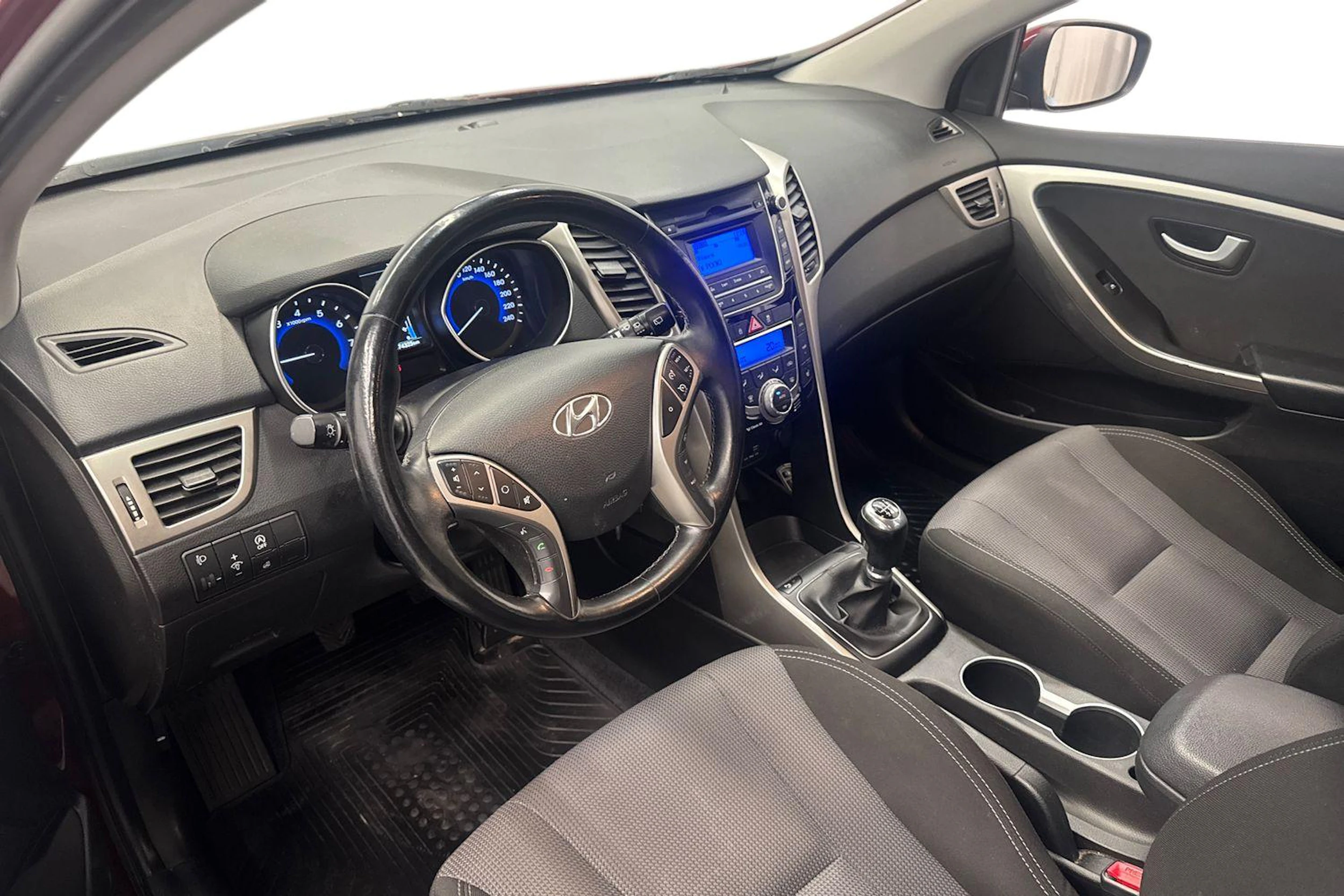 punainen Hyundai i30 Wagon 2016 kuva 8.