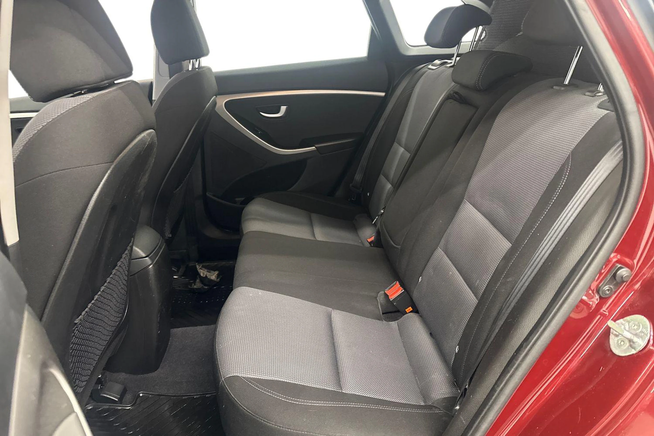 punainen Hyundai i30 Wagon 2016 kuva 11.