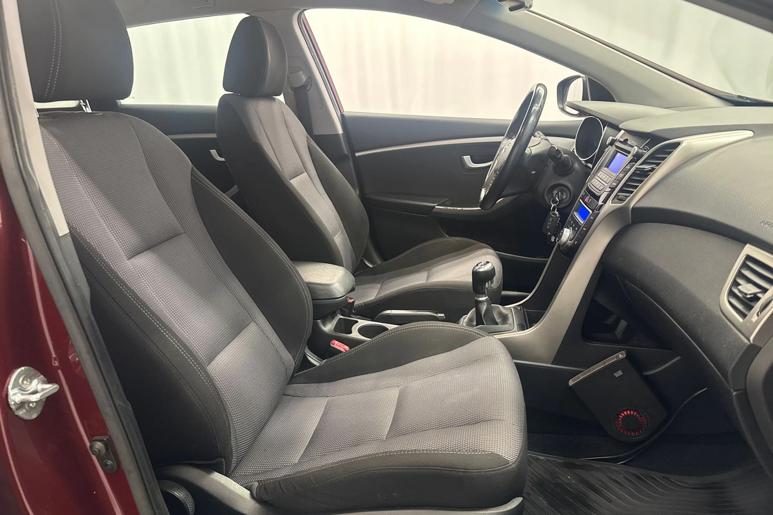 punainen Hyundai i30 Wagon 2016 kuva 15.