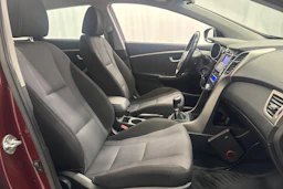 punainen Hyundai i30 Wagon 2016 kuva 15.