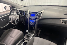 punainen Hyundai i30 Wagon 2016 kuva 16.