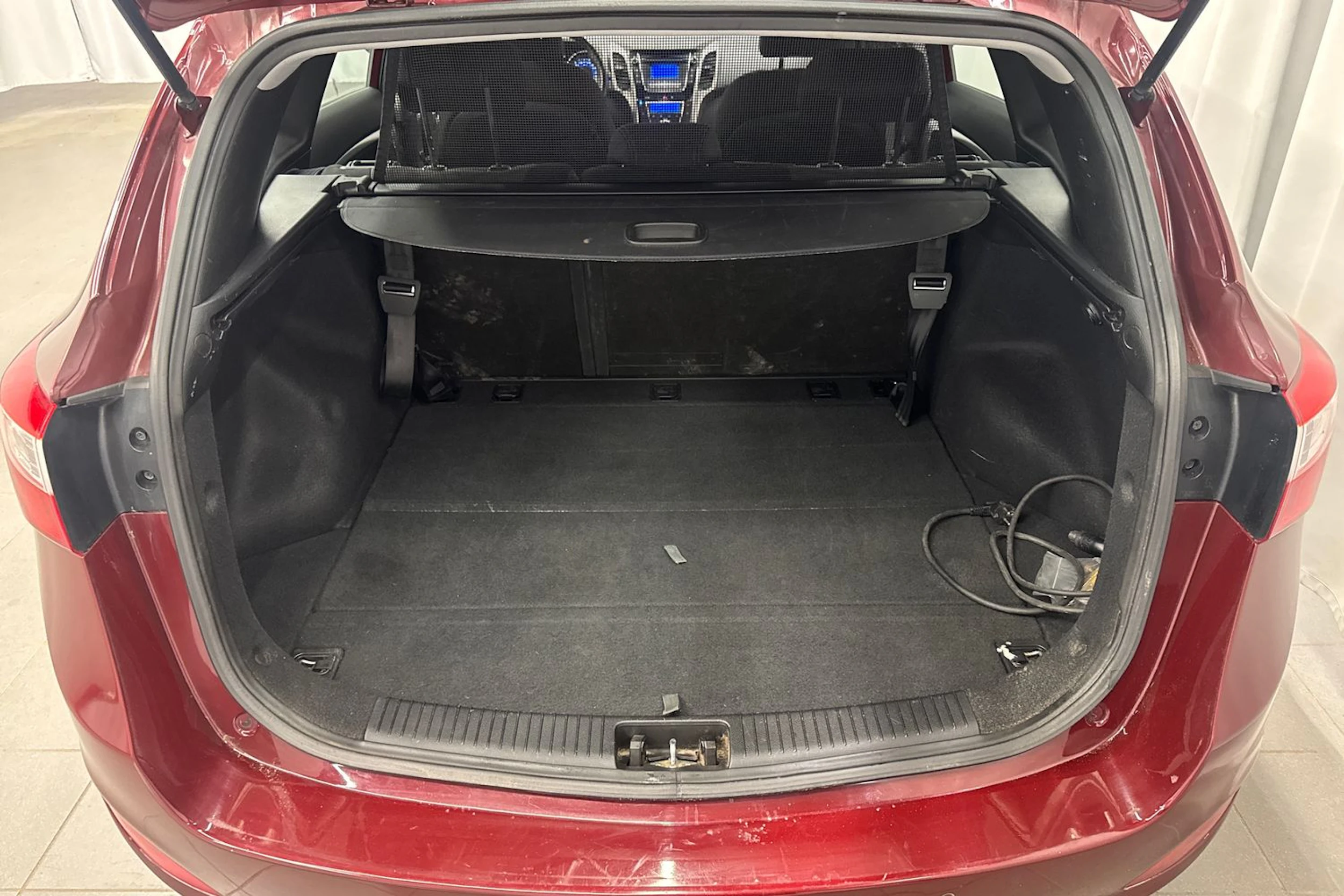 punainen Hyundai i30 Wagon 2016 kuva 17.