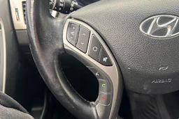 punainen Hyundai i30 Wagon 2016 kuva 21.