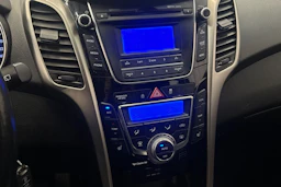 punainen Hyundai i30 Wagon 2016 kuva 23.