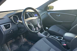 Punainen Hyundai i30 Wagon 2017 kuva 3.