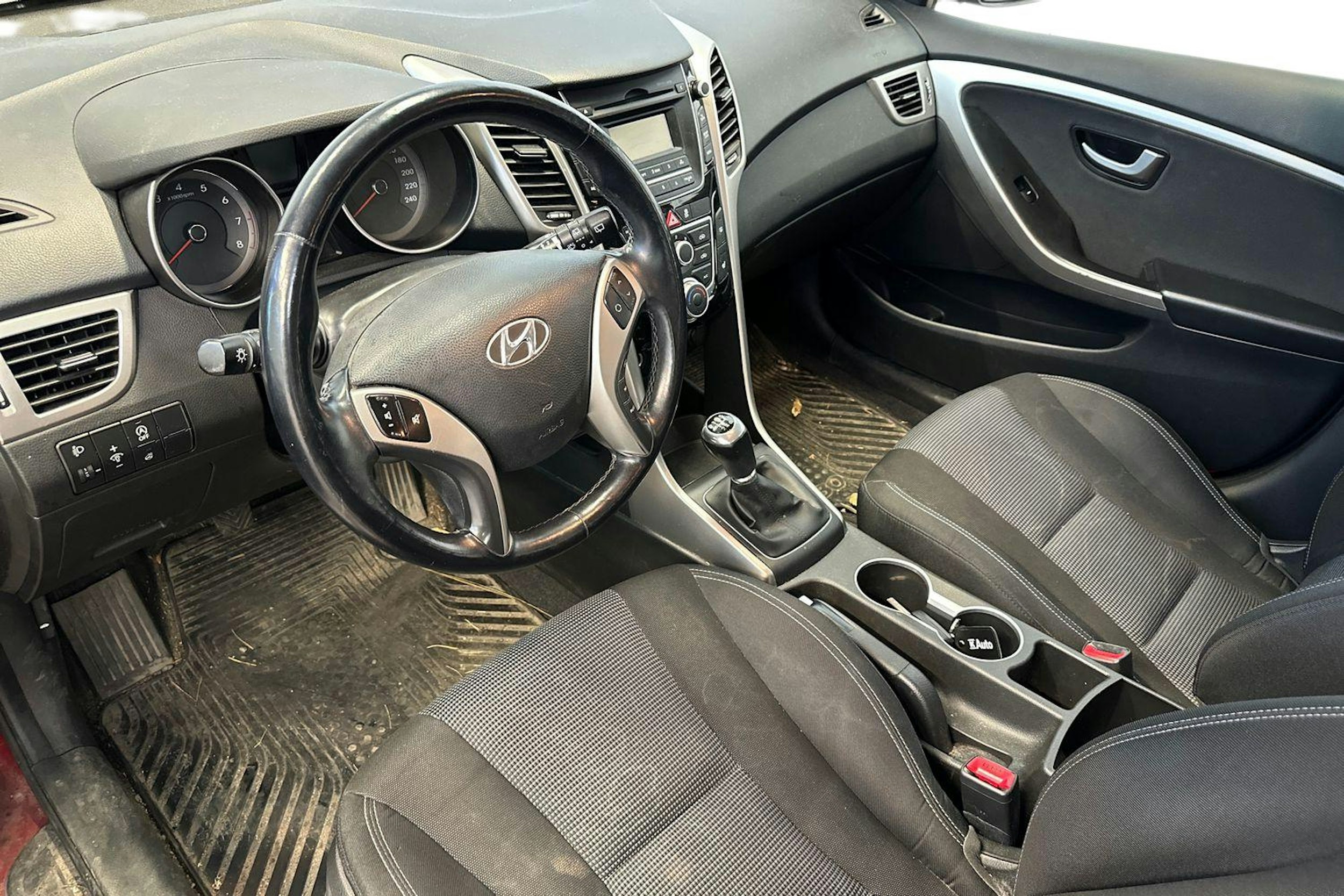 punainen Hyundai i30 Wagon 2017 kuva 3.