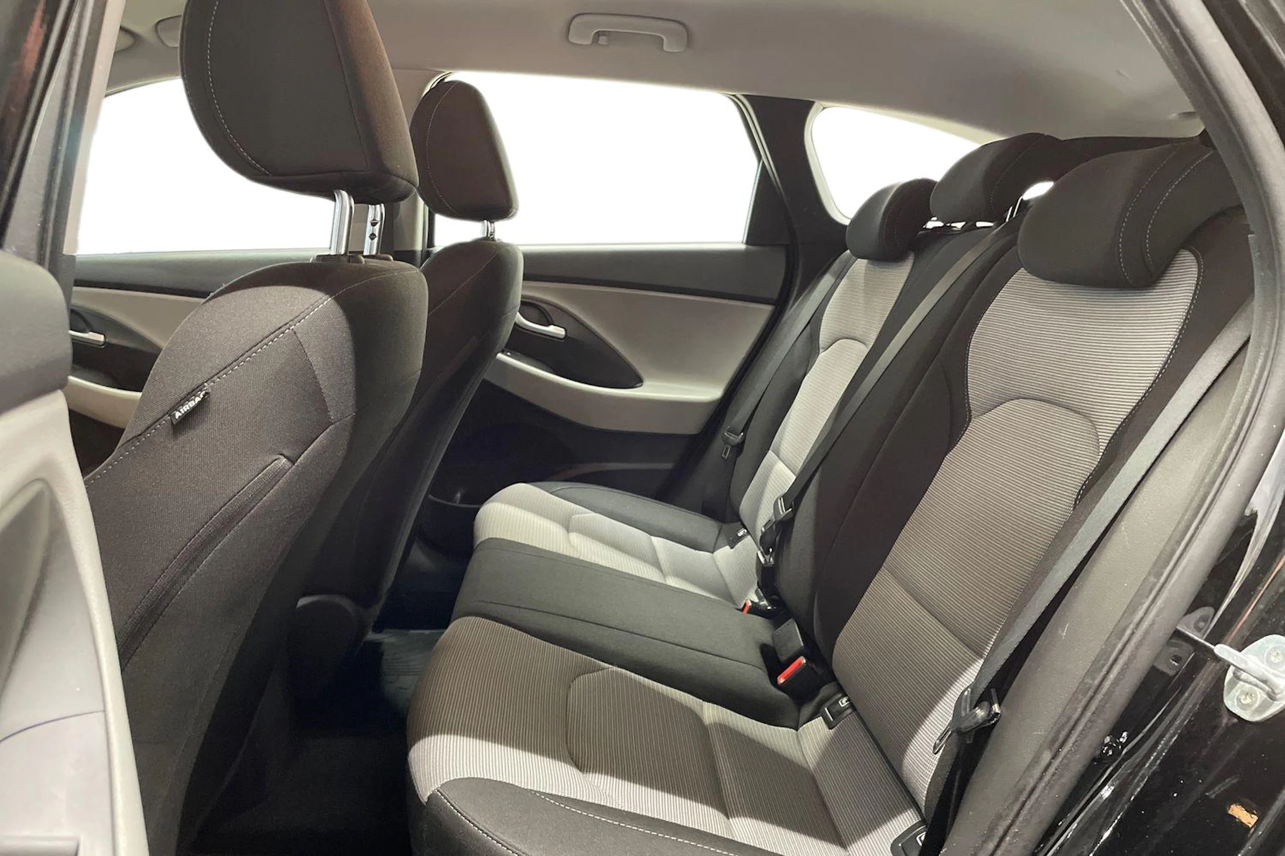 musta Hyundai i30 Wagon 2019 kuva 8.