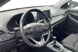 Valkoinen Hyundai i30 Wagon 2019 kuva 3.