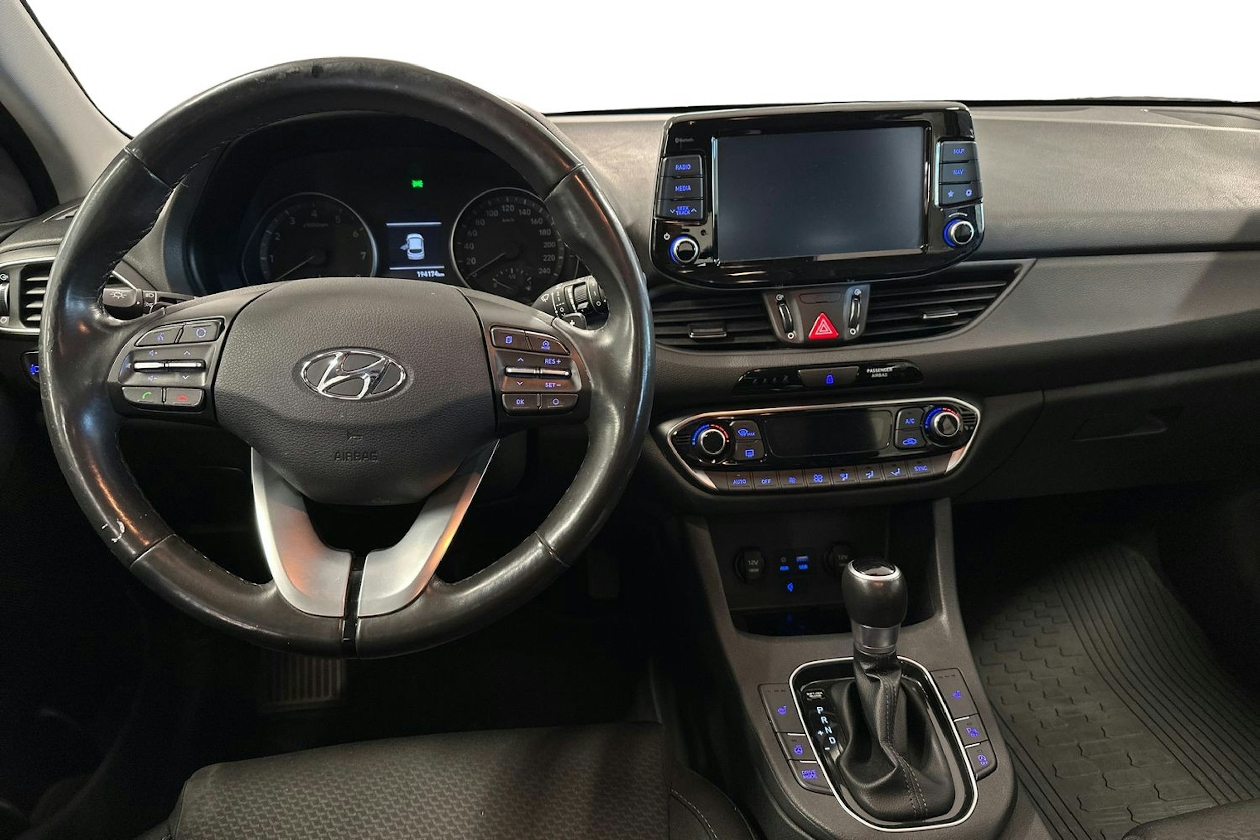 punainen Hyundai i30 Wagon 2019 kuva 9.