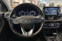 punainen Hyundai i30 Wagon 2019 kuva 14.