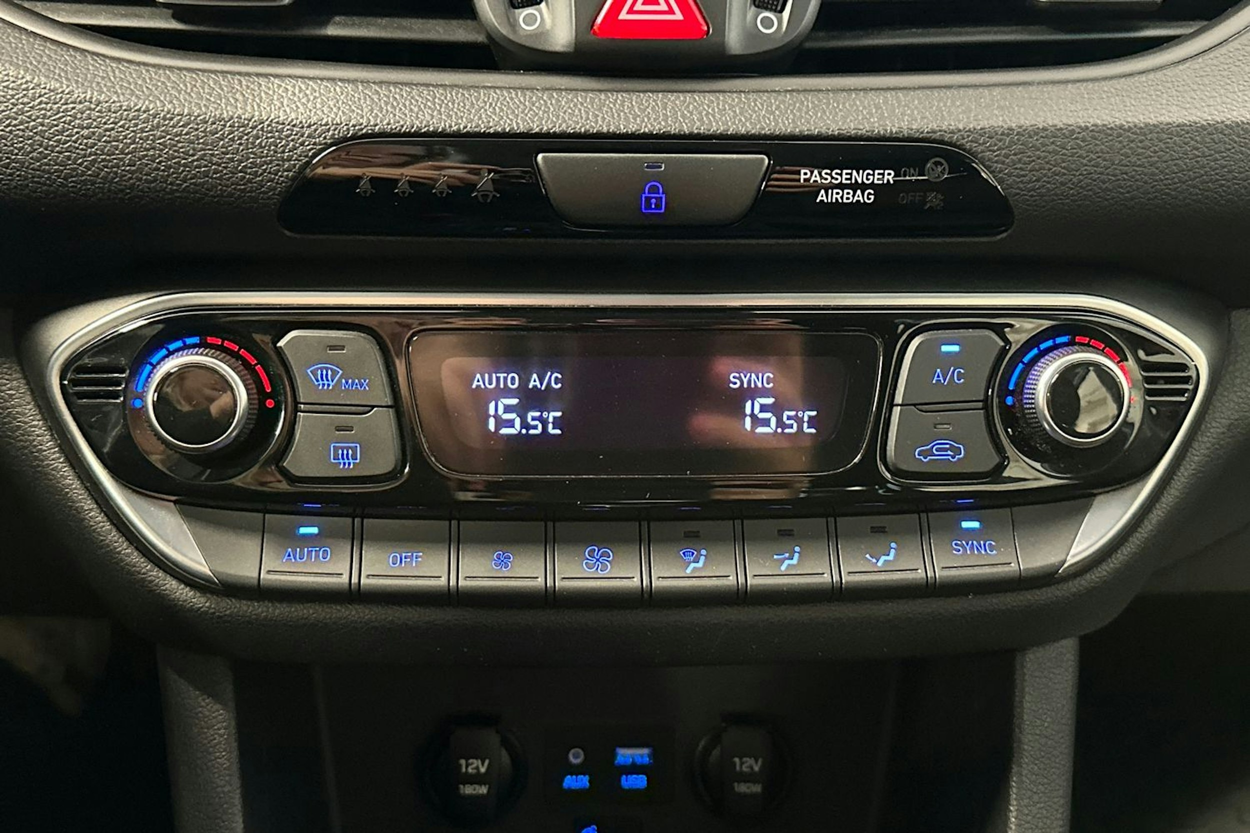 punainen Hyundai i30 Wagon 2019 kuva 30.