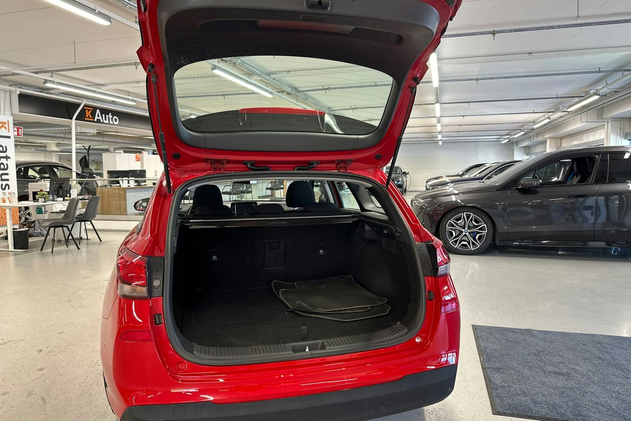 punainen Hyundai i30 Wagon 2019 kuva 35.