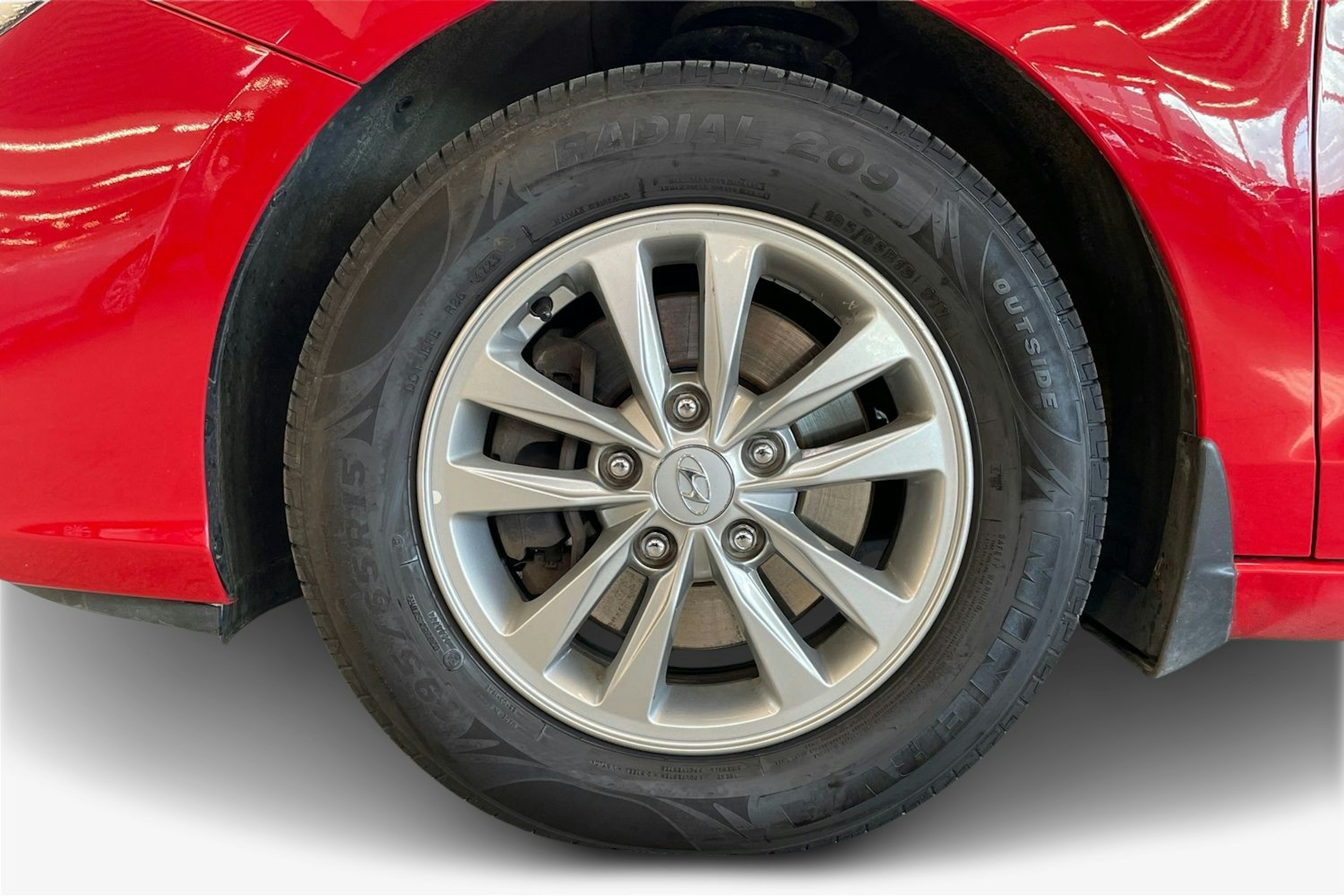 punainen Hyundai i30 Wagon 2019 kuva 11.