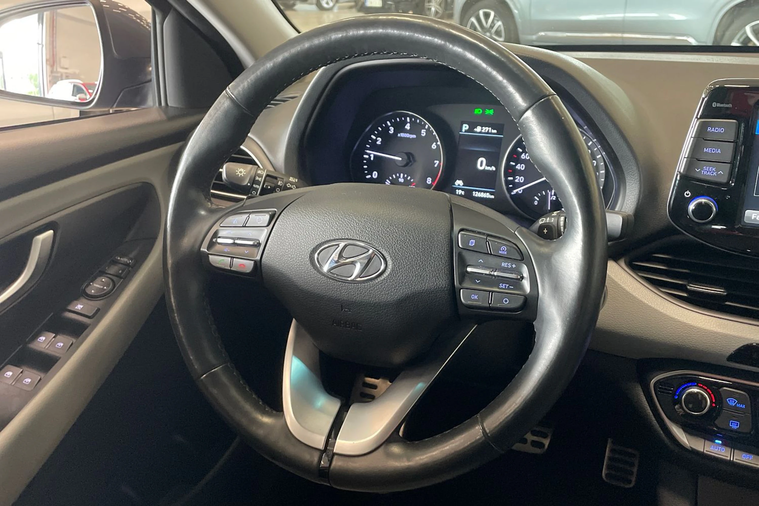 harmaa Hyundai i30 Wagon 2020 kuva 11.