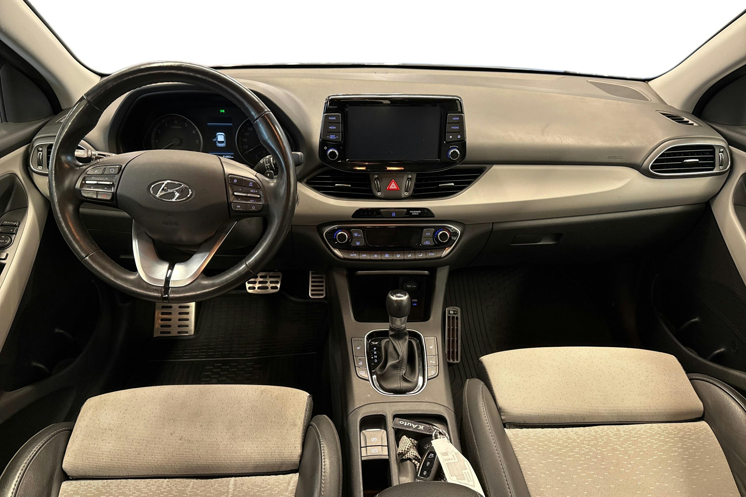 Musta Hyundai i30 Wagon 2020 kuva 9.