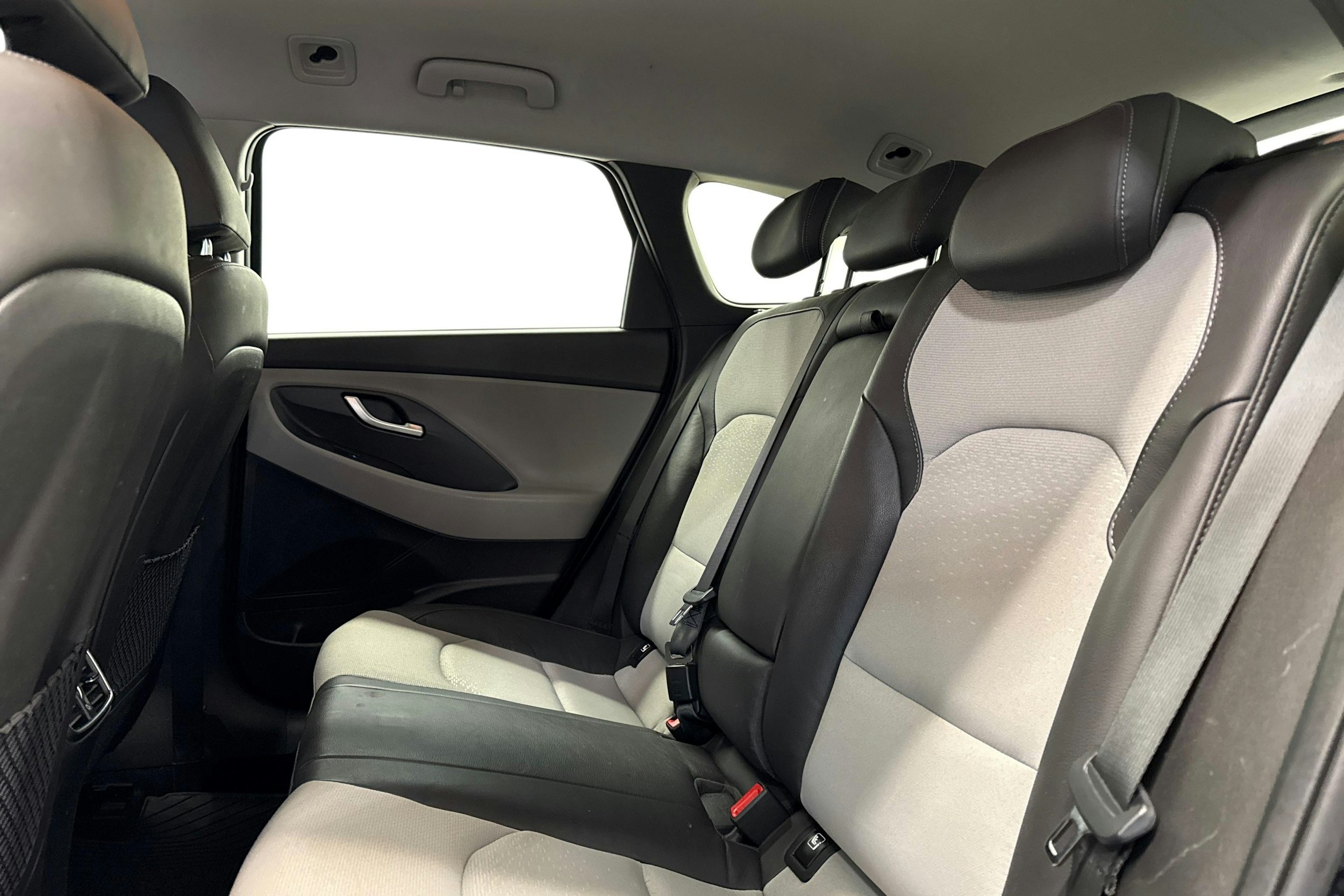 Musta Hyundai i30 Wagon 2020 kuva 10.