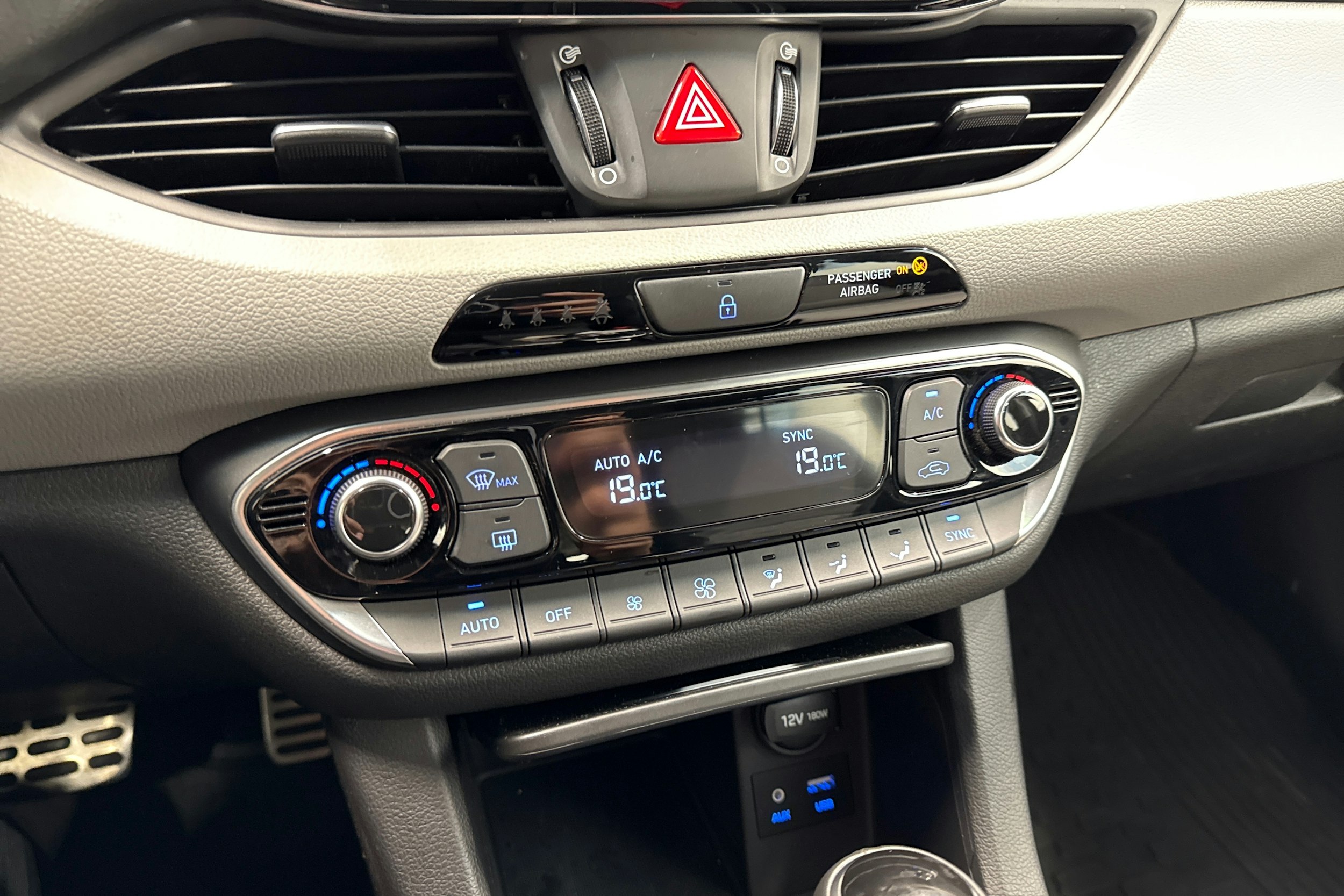 Musta Hyundai i30 Wagon 2020 kuva 20.