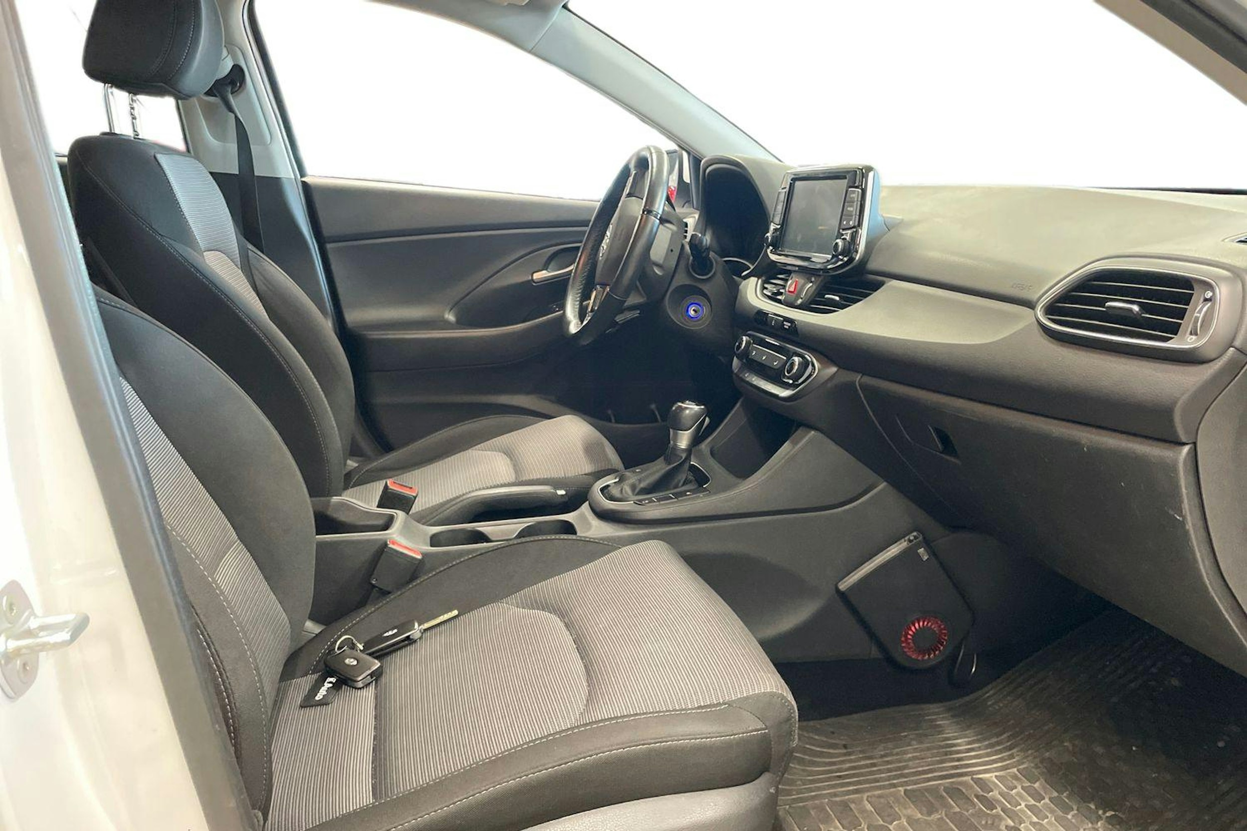 valkoinen Hyundai i30 Wagon 2020 kuva 3.