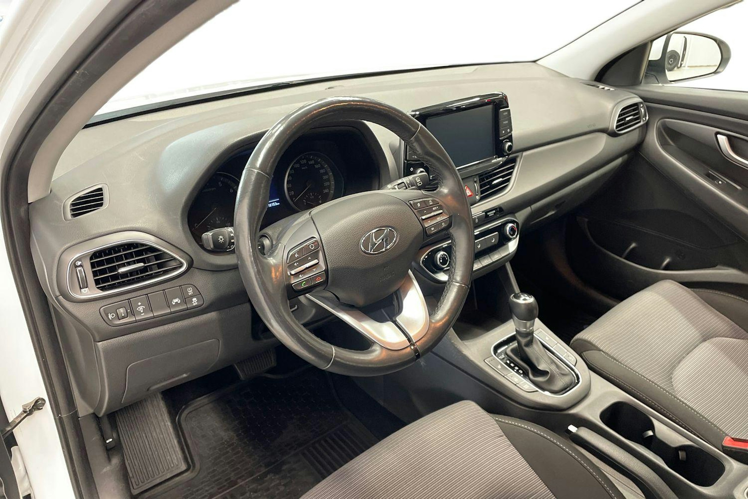 valkoinen Hyundai i30 Wagon 2020 kuva 7.