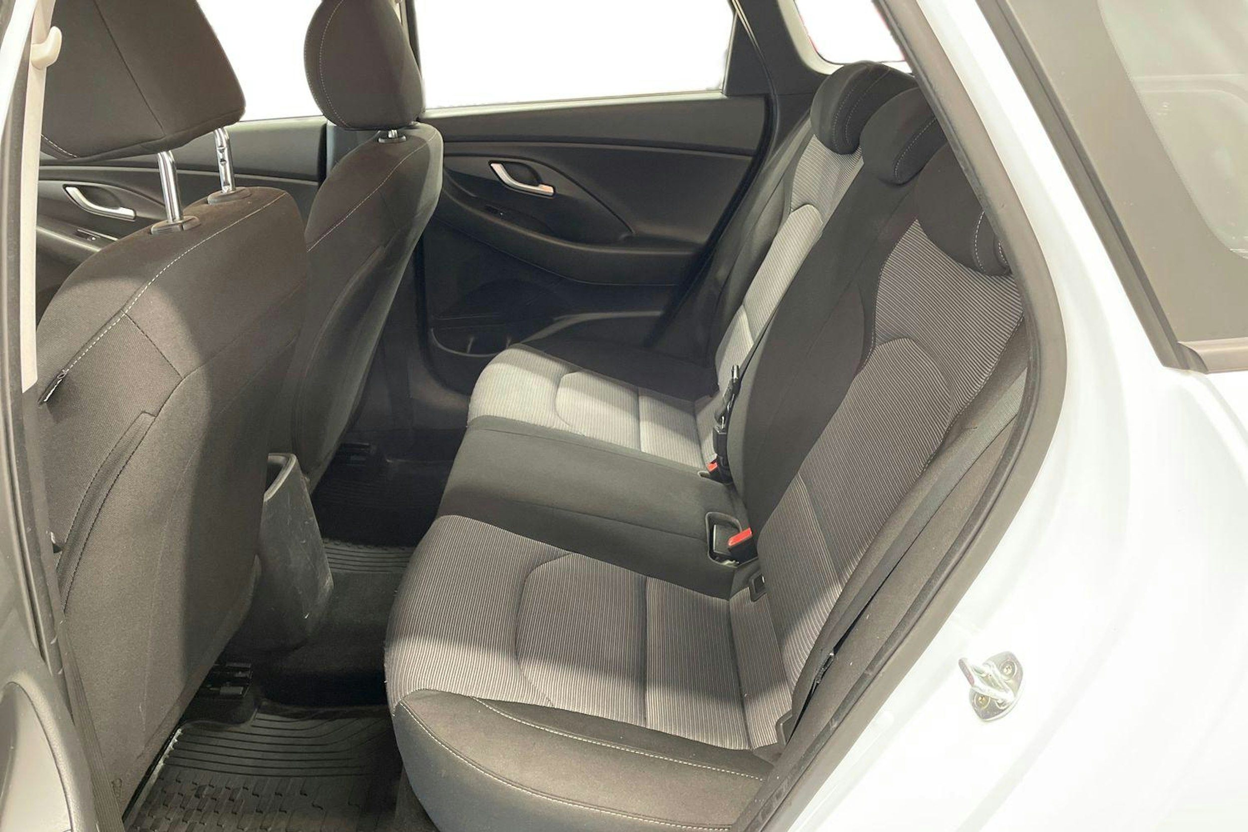 valkoinen Hyundai i30 Wagon 2020 kuva 10.