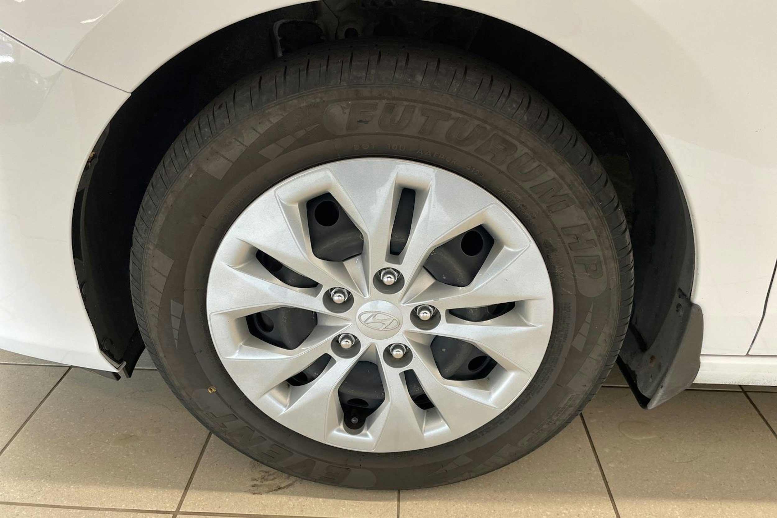 valkoinen Hyundai i30 Wagon 2020 kuva 11.