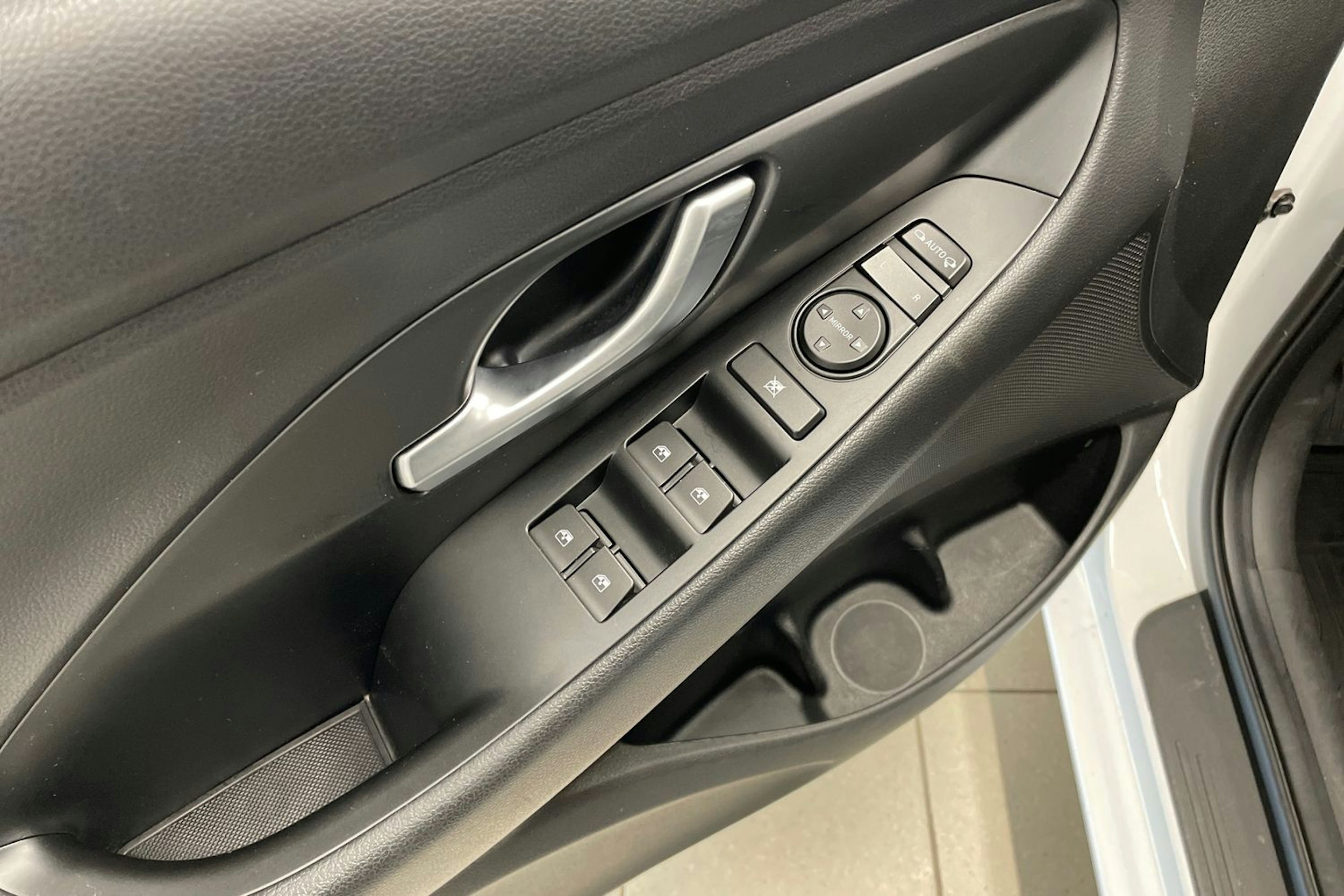 valkoinen Hyundai i30 Wagon 2020 kuva 19.