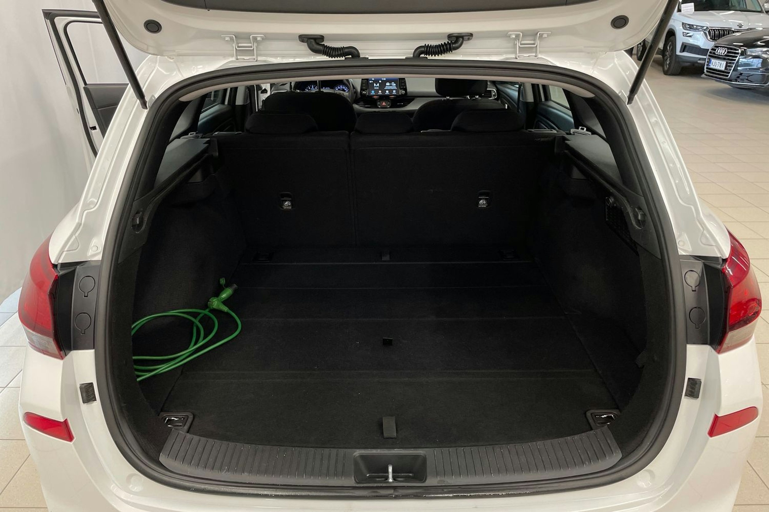 valkoinen Hyundai i30 Wagon 2020 kuva 20.