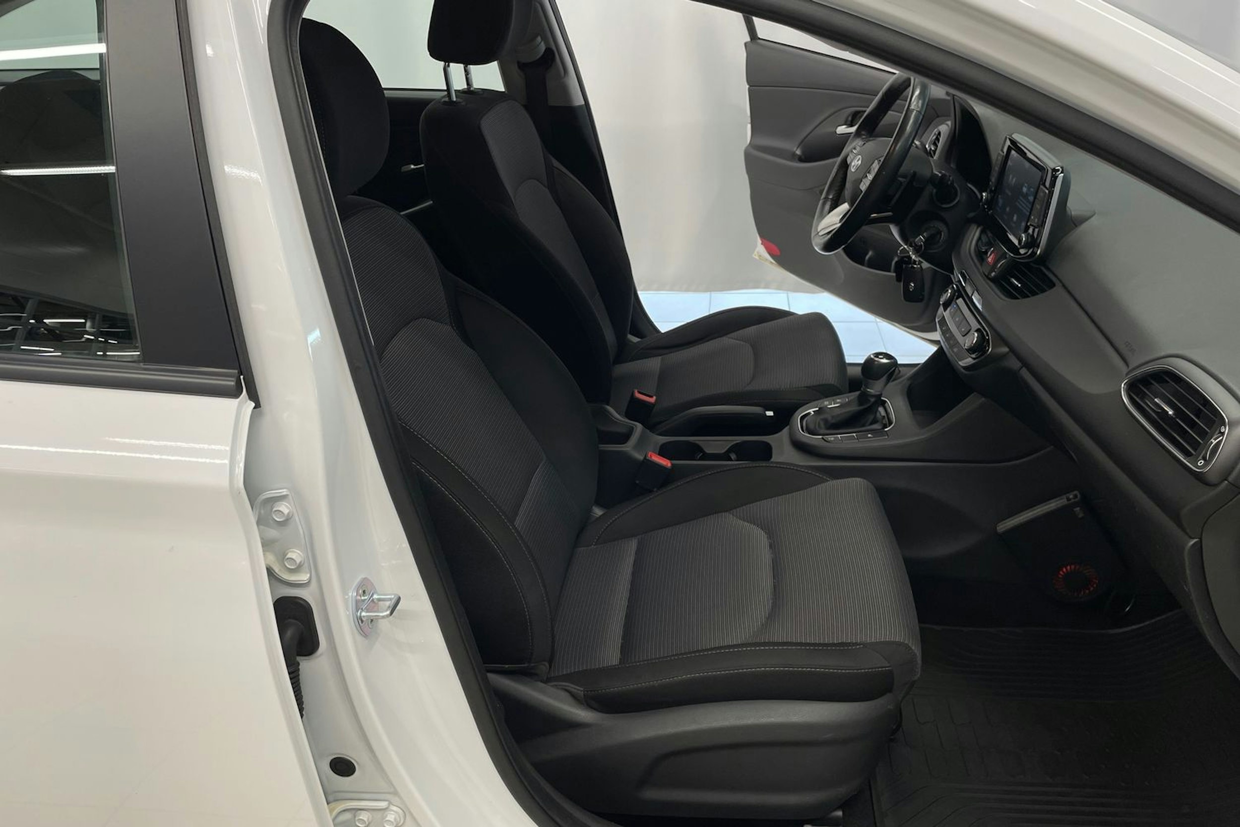 valkoinen Hyundai i30 Wagon 2020 kuva 25.