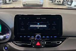 punainen Hyundai i30 Wagon 2021 kuva 18.