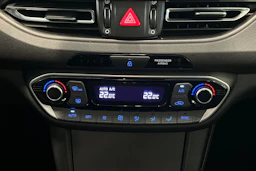punainen Hyundai i30 Wagon 2021 kuva 22.