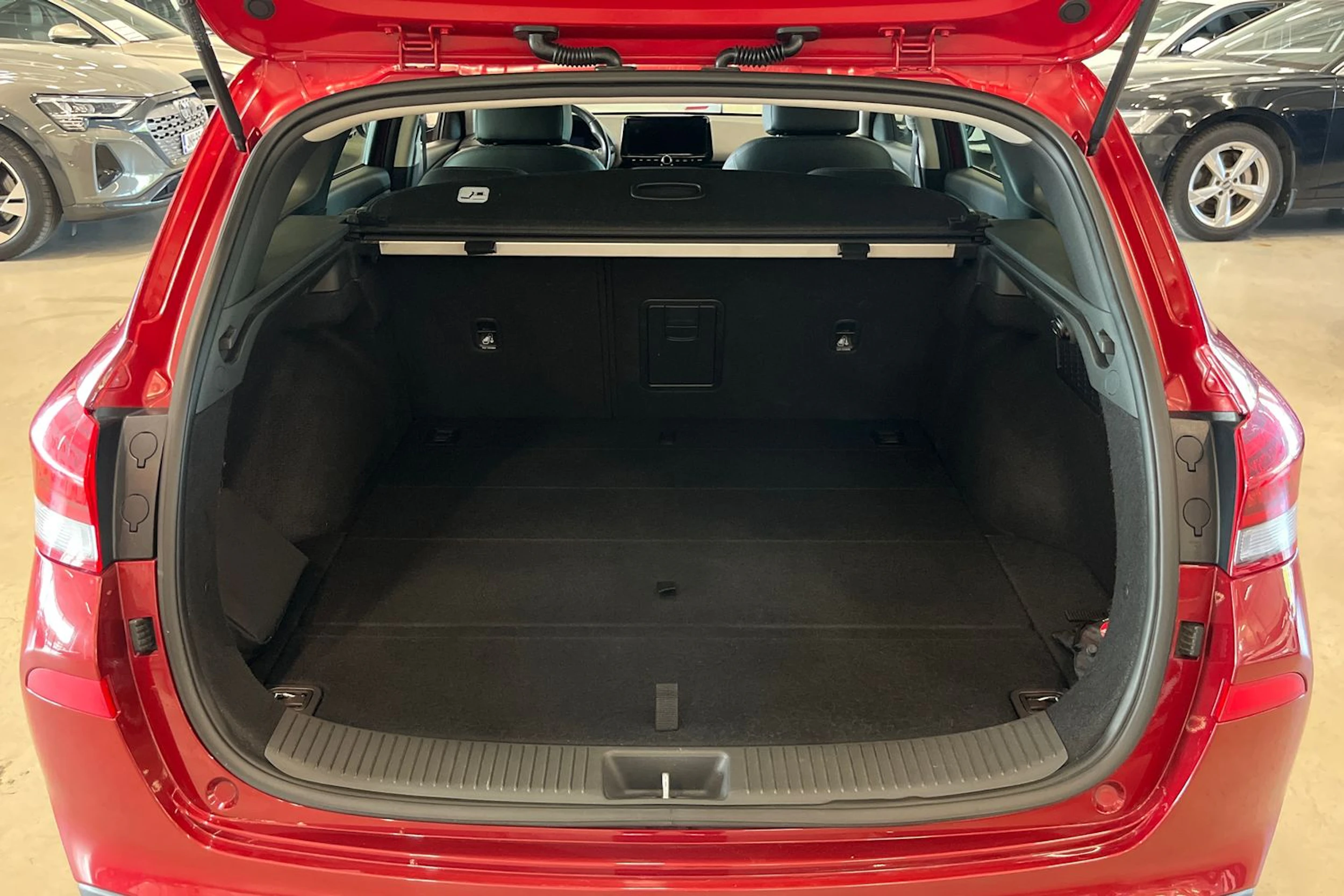 punainen Hyundai i30 Wagon 2021 kuva 26.