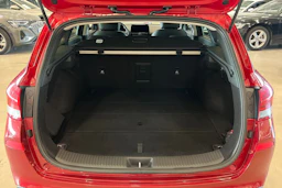 punainen Hyundai i30 Wagon 2021 kuva 26.