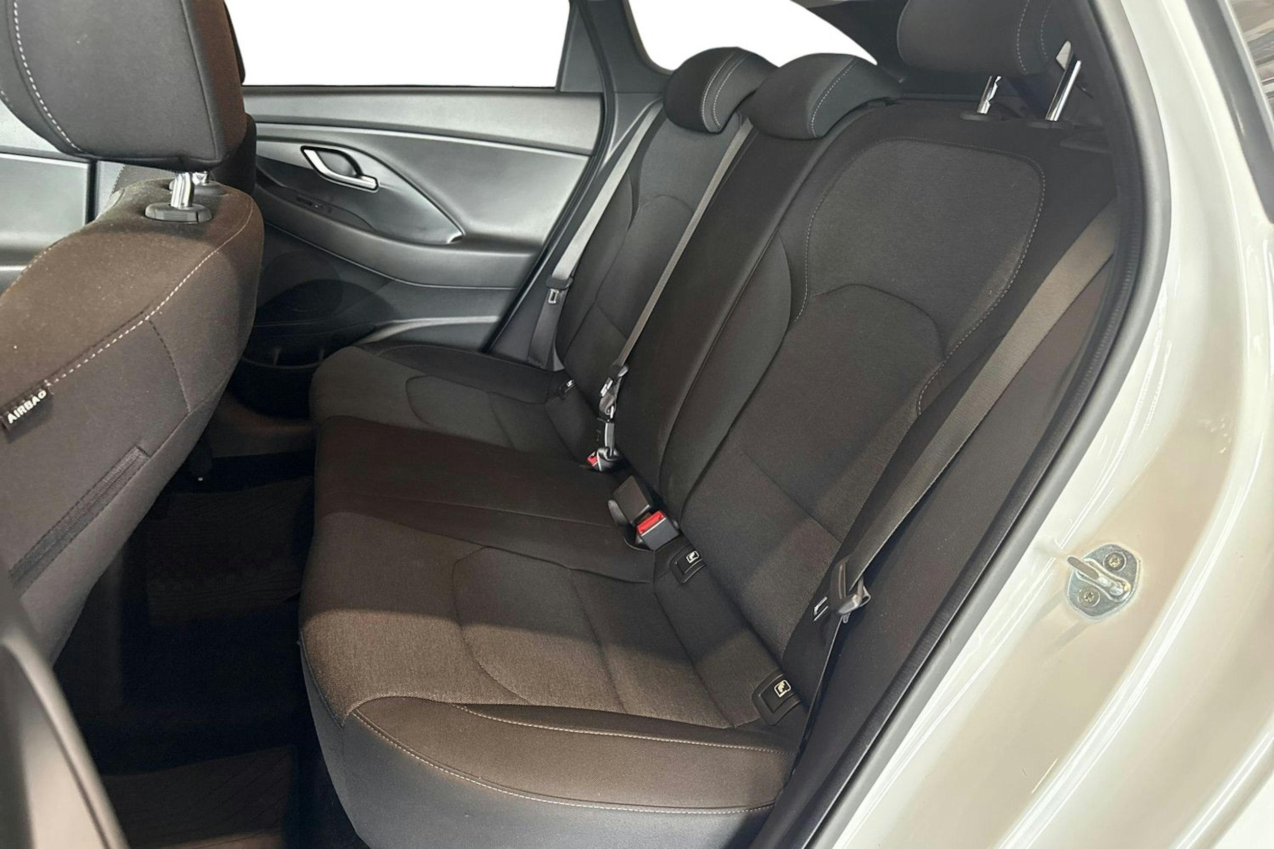 valkoinen Hyundai i30 Wagon 2021 kuva 10.