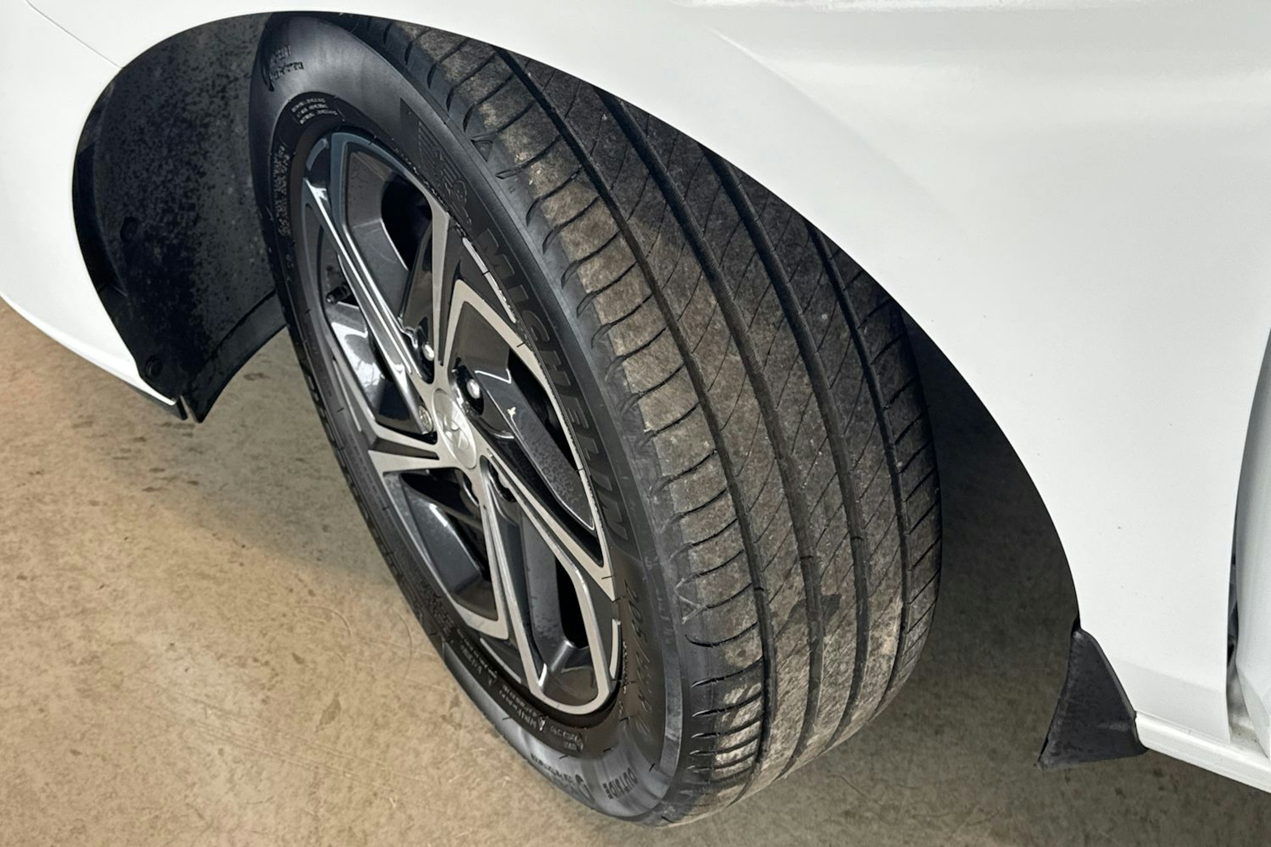 valkoinen Hyundai i30 Wagon 2021 kuva 13.